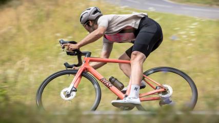 ROSE XLITE 04 ULTEGRA 2023 IM TESTEin Rennrad, zu schön, zu schnell, zu günstig und zu gut, um wahr zu sein - ein heißer Tipp für alle, die Wert auf Performance, Optik und Technik legen, ohne dafür eine Niere zu opfern.