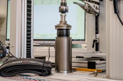 Der Hysteresetest mit Belastungs- und Entspannungszyklen ermöglicht es, das Verhalten der Mixtur für jeden Verformungszyklus zu bestimmen.