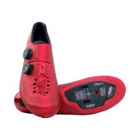 Mit ventilierten Sohlen, Mesh-Lasche und Perforation ist der RC903 eindeutig ein Sommerschuh.