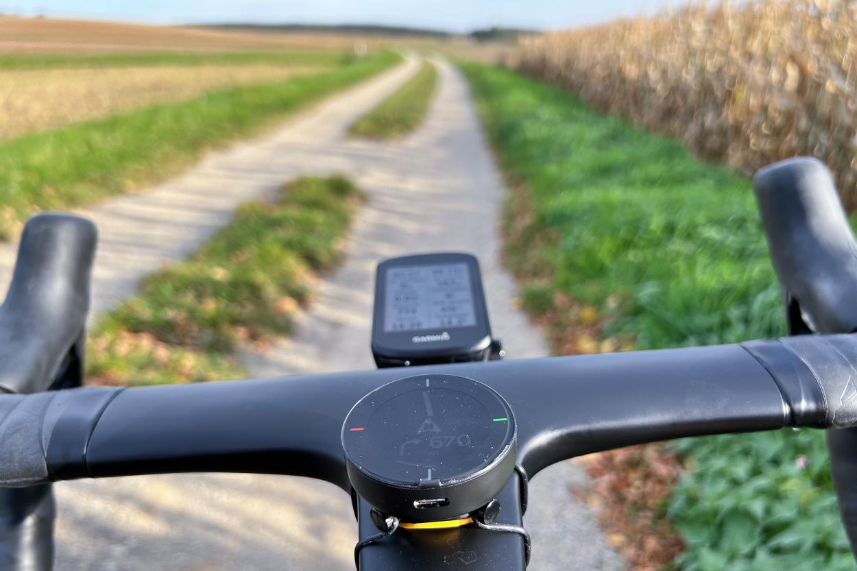 Super: Routing auf befestigten und unbefestigten Wegen: die Beeline App findet jeden noch so kleinen Schotter- oder Waldweg, nimmt jedoch keine Rücksicht auf Steigungen oder Fahrverbote.