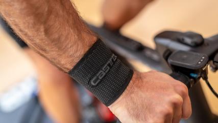 CASTELLI INSIDER SPECIAL
Spezielle Kollektion und praktisches Zubehör für die schweißtreibenden Strapazen des Indoor-Trainings.
Plus: Tipps & Tricks
