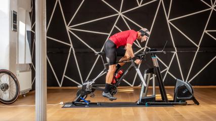 WAHOO KICKR WIFI 6.0 IM ÖKOSYSTEM MIT HEADWIND & CLIMBKleine Updates, große Wirkung: Der neue KICKR WIFI mit WLAN-Konnektivität, verbesserter Funktionalität und noch mehr Komfort.