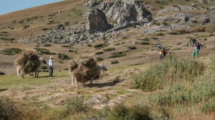 ALBANIEN EXPLORERTRIPVon der ersten Minute an war klar: Das wird ein Abenteuer. Abgelegendste Pfade, ärmliche Verhältnisse, und im Hinterkopf das denkbar schlechte Image dieses lange Zeit hermetisch abgeschotteten Landes...