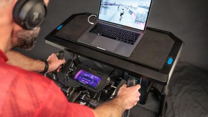 WAHOO KICKR STEERKurven schneiden, Windschatten lutschen und Konkurrenten Schulter an Schulter abdrängen wie ein Echter! Wahoos immersive RGT STEERing Features bringen euer Indoor Training aufs nächste Level.
