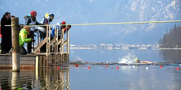 5. Hallstättersee Ice-Swimming