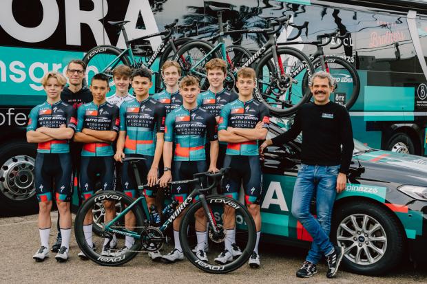 Den beiden Junior Brothers winken Red Bull Athletenverträge und die Aufnahme ins U19-Team von BORA, Auto Eder.