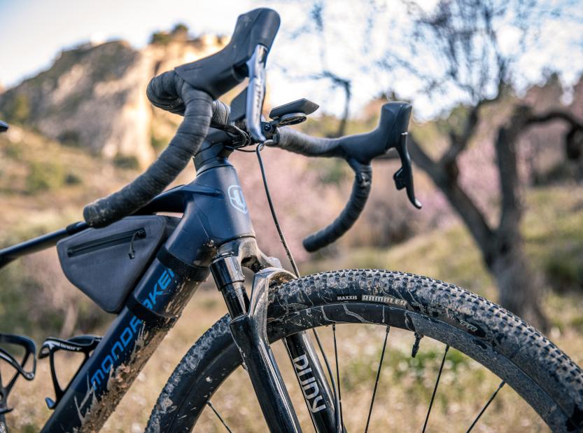 Dusty XR: Die RockShox Rudy Federgabel mit 40 mm Federweg passt zur Dusty-Geometrie wie die Faust aufs Auge.