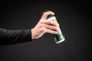 Silcas Ultimate Tubeless Sealant gut aufschütteln.