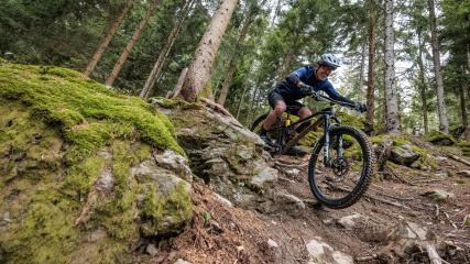 CONTEC DROP-A-GOGO VARIOSATTELSTÜTZE IM TESTWe proudly present: Den Bikeboard Preis-Leistungs-Sieger und diesjährigen Award-Winner in der Kategorie versenkbare Sattelstütze. Für dieses Teil braucht's keine heißen Marketing-Slogans, nur einen Hebel, eine Drop-A-Gogo-Stange und aus.