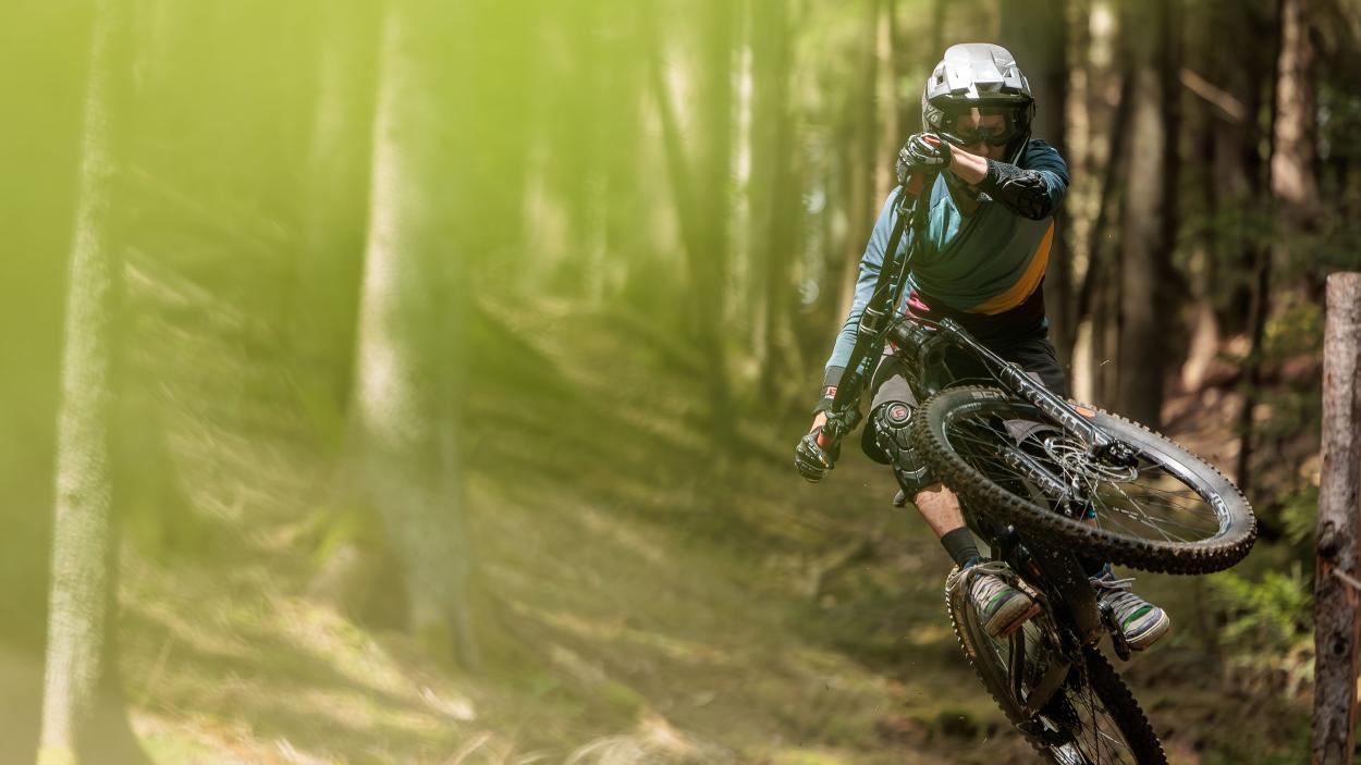 G-Form Protektoren und Handschuhe im Test