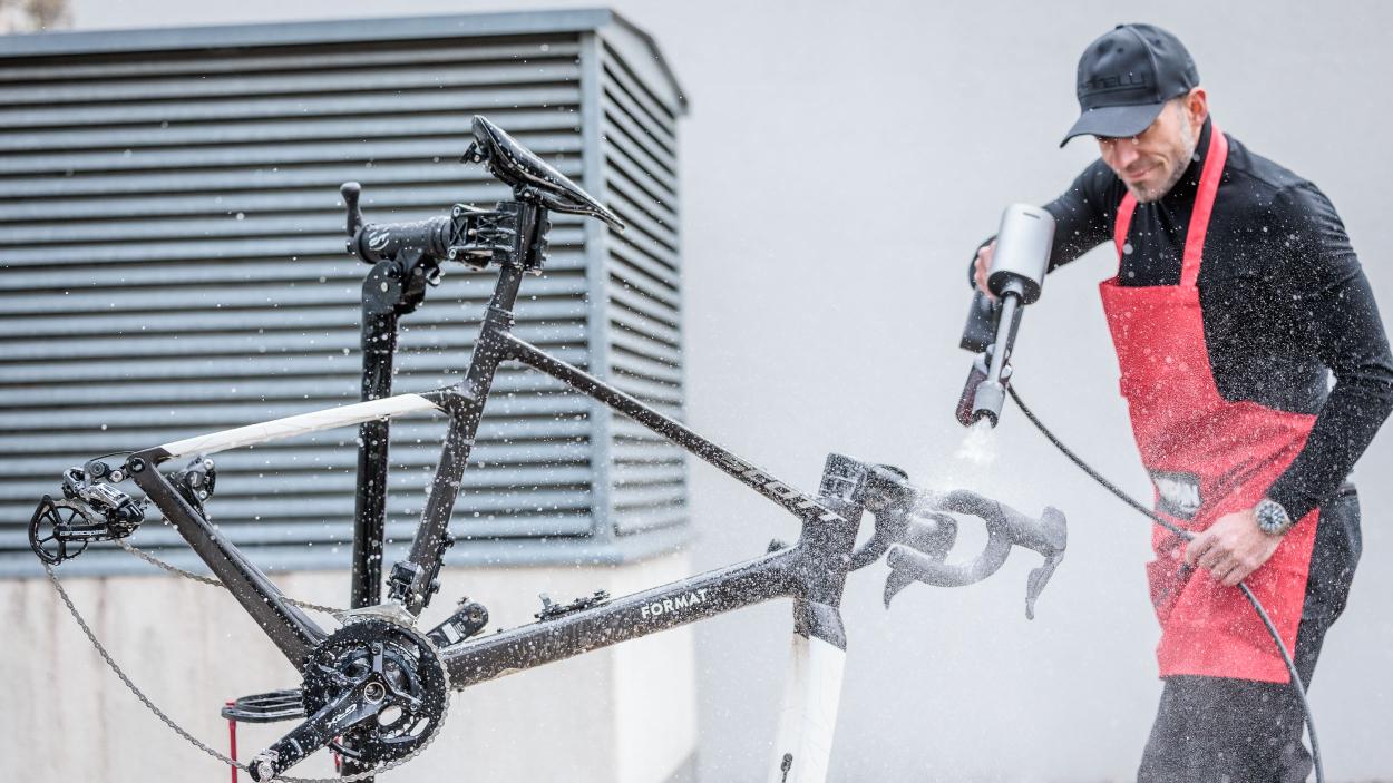 Premium Fahrradreinigung mit dem HOTO Akku-Hochdruckreiniger und SILCA Ultimate Bike Wash 