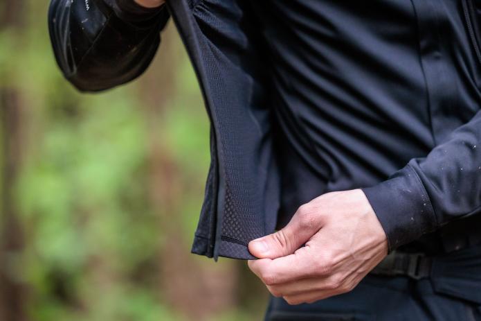 G-Form Protektoren und Handschuhe im Test