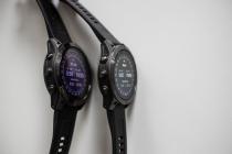 Epix 2 links, Fenix rechts