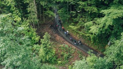 AUF ACHSE: INTO THE WOLD 2023Graveln bei den Gsibergern - ein Lokalaugenschein beim rundum gelungenen Wellness-Radsport-Party-Wochenende im Bregenzerwald.