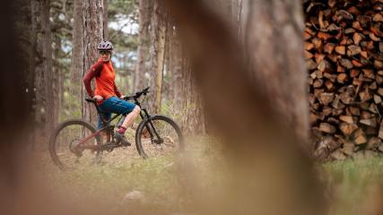 AUSPROBIERT: ENDURA SINGLETRACK UND EVIL EYE PATHLINE PROApril, April, macht, was er will. Gut, wenn die Ausrüstung dabei mitspielt! Evil Eyes neue Pathline mit Vario-Gläsern und Bikewear von Endura im Test.