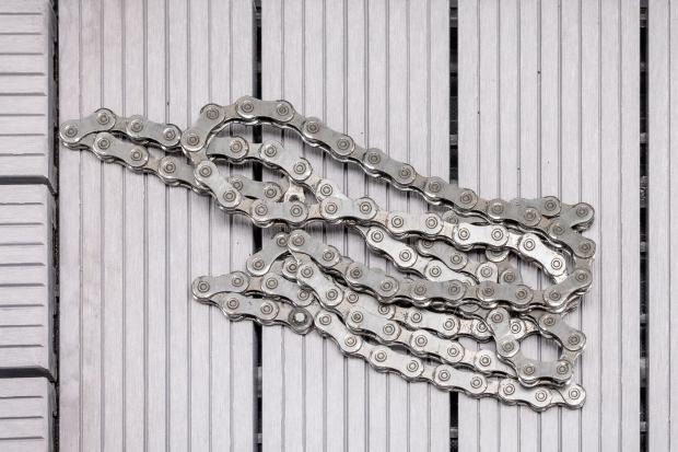 Rostsicher, aber ineffizient: Original-geschmierte Shimano Kette nach wenigen Kilometern