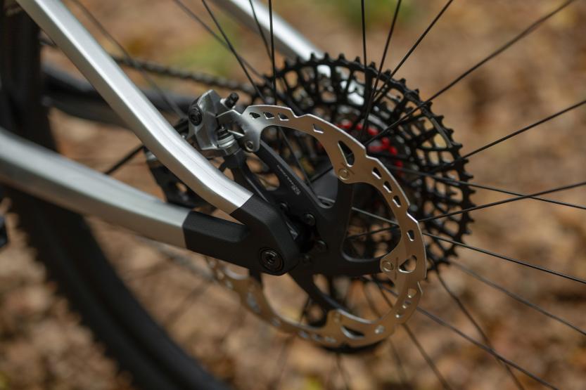 Flexstays: Die spezielle Carbon-Konstruktion des Hinterbaus ermöglicht auch ohne Lager einen optimalen Flex am richtigen Ort und reduziert sowohl Gewicht als auch den Serviceaufwand.