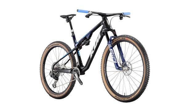Aushängeschild der Flotte ist das 10,25 kg wiegende Scarp Exonic mit Sram XX SL Eagle AXS samt Powermeter-Kurbel, Trickstuff Piccola Carbon Bremsen, RockShox SID/SID Luxe Flight Attendant Fahrwerk, integriertem FSA KFX SIC Cockpit und KTM Exonic Laufrädern, für die Pancho Wheels und Tune Naben verantwortlich zeichnen.