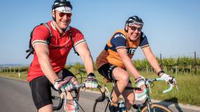 COUNTDOWN LÄUFT: IN VELO VERITAS 2024Am 26.5. ist es zu spät ... zum Voranmelden. Denn tags zuvor schließt die Online-Registrierung fürs diesjährige Klassiker-Radeln durchs Weinviertel am 8./9. Juni.