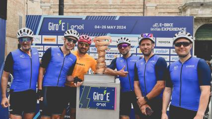GIRO-E 2024Im Rausch der Durchschnittsgeschwindigkeit: Die elektrisierenden Abenteuer des Teams Yamaha Austria auf der verkürzten Originaletappe des Giro d'Italia.