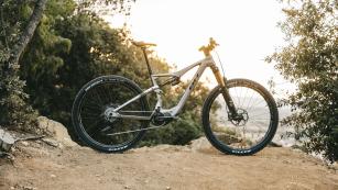 BH ILYNX+ SL UND RS1 2024Die Spanier erweitern ihre Elektroflotte um ein leichtes E-MTB mit voller EP8-Power und hoher Akku-Kapazität. Zudem wurde das Rennrad RS1 runderneuert.