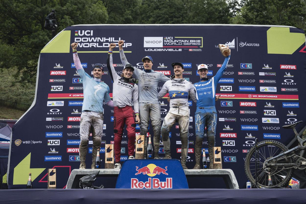 Höll erneut Gesamtweltcup-Siegerin