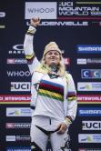 Höll erneut Gesamtweltcup-Siegerin