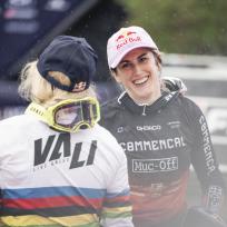Höll erneut Gesamtweltcup-Siegerin