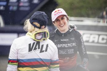 Höll erneut Gesamtweltcup-Siegerin