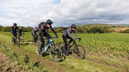Gravel Ride - Iron Rosalia TrailNichts für schwache Beine! Ambitionierte Gravelrunde zwischen Wiener Neustadt, Eisenstadt und Forchtenstein mit mächtig Gegenwind, Höhenmetern und rutschigem Gestein. #2rcformatc