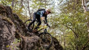 Endura Bikewear für den HerbstDie Schotten haben die Redaktion mit ein paar sehr nützlichen Kleidungsstücken für Übergangszeiten und -wetter ausgestattet.