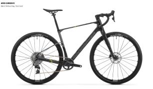 Arid Carbon R: Kabellos mit Sram AXS
Die Mittelklasse kommt mit einer 12-fach Sram Rival AXS Schaltgruppe samt 40er-Kettenblatt und einer 10-44 Kassette. Die Mavic Allroad SL 25 mm Laufräder werden von Maxxis Reaver 45 mm Reifen komplettiert. Dieses Paket kostet € 4.499,-.
