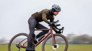 BH GravelX R 5.5 2025 im TestTest der preisgünstigen Racing-Variante des GravelX, die mit Shimanos GRX 2x12, einem optimierten Gewicht und hoher Steifigkeit konsequent auf Performance ausgelegt ist.