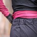 Das Darüber gefällt mit breitem Gummizug,