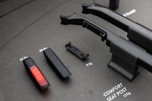 RC 10, 20 und 30 kommen mit der besonders flexiblen Syncros SP-R101-CF Sattelstütze inkl. Rücklicht.