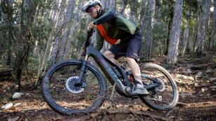 Schon gefahren: Scott Patron eRide 2025Scott stellt sein vollintegriertes E-Fully neu auf und splittet es deutlicher als bisher in zwei Ausstattungsklassen: Patron ST für Downhill-Fans, Patron 900 für Allrounder - beide mit Bosch CX-Herz der jüngsten Generation.