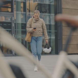 Sobald „Battery Lock“ in der eBike Flow App aktiviert ist, sperrt sich der Akku automatisch, wenn das eBike ausgeschaltet wird.