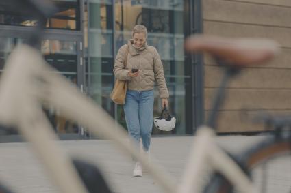 Sobald „Battery Lock“ in der eBike Flow App aktiviert ist, sperrt sich der Akku automatisch, wenn das eBike ausgeschaltet wird.