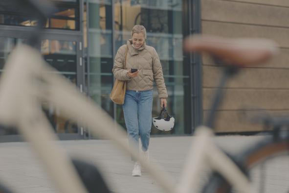Sobald „Battery Lock“ in der eBike Flow App aktiviert ist, sperrt sich der Akku automatisch, wenn das eBike ausgeschaltet wird.