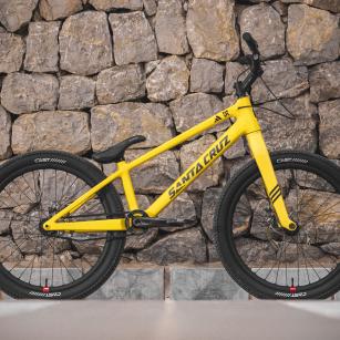designt und entwickelt vom Cast R&D Team in Zusammenarbeit mit Danny MacAskill & Fabio Wibmer
