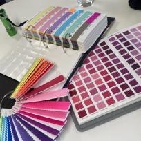 Ausgehend vom Pantone-Katalog und umfassender ...