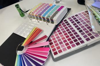 Ausgehend vom Pantone-Katalog und umfassender ...