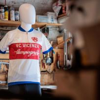 Gelungenes ausgestattet, einmal dieses ansonsten "nicht weiter besondere" Trikot erworben. Zur IVV würd's ganz wunderbar passen.