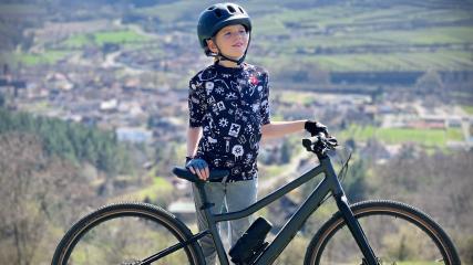 Woom Explore e 2025Gamechanger im Anrollen! Die Kinderradspezialisten starten mit frischem Diskussionsstoff ins Frühjahr: einem neuen E-Bike mit Mahle XS Antrieb für Kids.Showroom + Kurztest