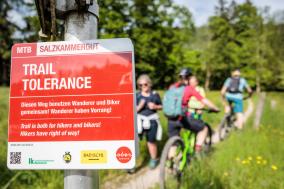 Fußgänger haben - wie auch jetzt schon auf Shared Trails - grundsätzlich Vorrang.