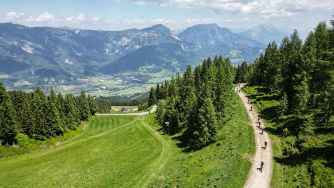 Pernsteiner und Morath gewinnen Alpentour 2025