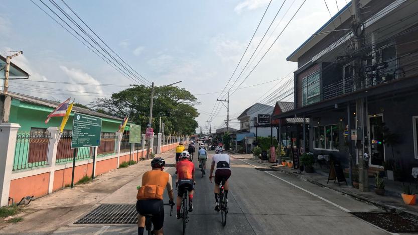Zwischen Tempeln, Palmen & Affen: Rennradfahren in Thailand