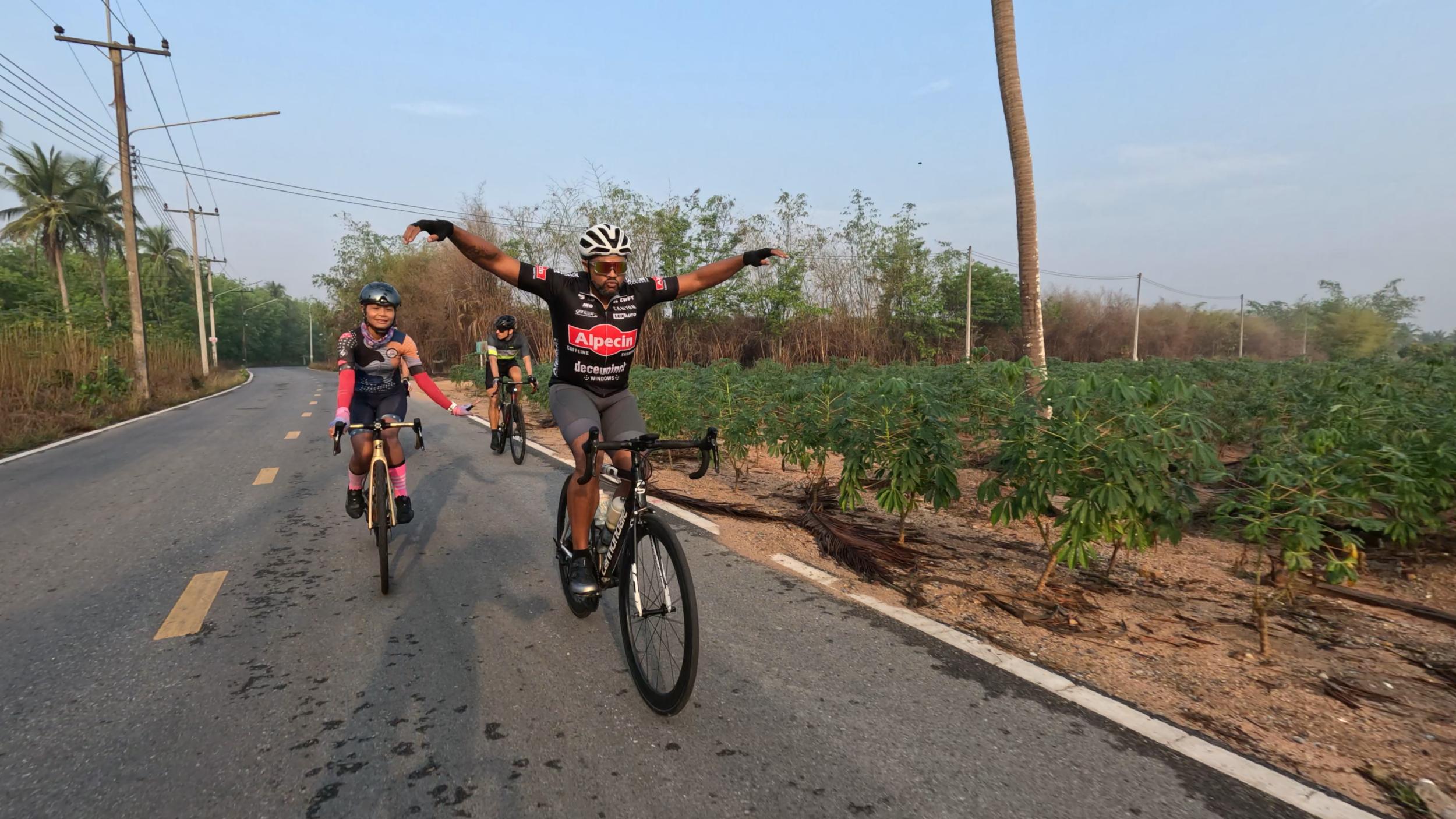 Zwischen Tempeln, Palmen & Affen: Rennradfahren in Thailand