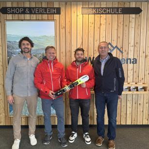 Karl Morgenbesser (li.), hier bei der Eröffnung der Wexl Base mit weiteren Teammitgliedern der Anlage in St. Corona.