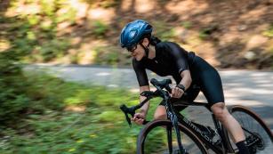 Simplon Pavo IV Langzeittest-Finale
Für Vanesa bleibt das Pavo ein elegantes, charakterstarkes Rad, das stets Stoff für Diskussionen liefert. Egal ob beim Bikepacking über Alpenpässe, bei Ultra-Events oder harten Intervallen am Hausberg.